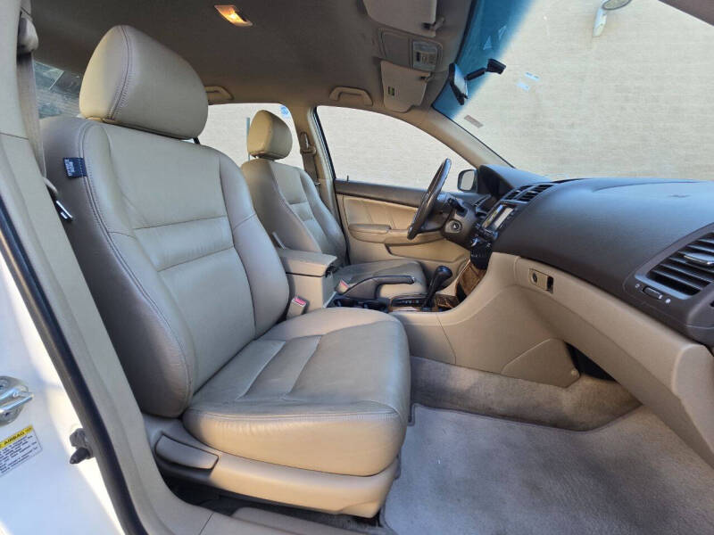 2005 Honda Accord Hybrid w/Navi