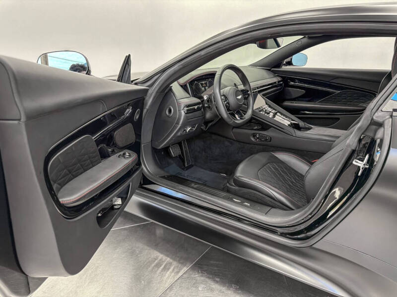 2025 Aston Martin DB12 V8