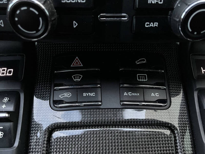 2016 Porsche Cayenne GTS