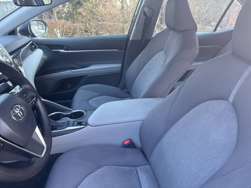 2022 Toyota Camry Hybrid LE