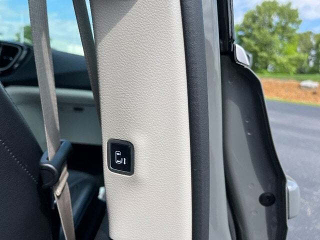 2022 Chrysler Pacifica 18