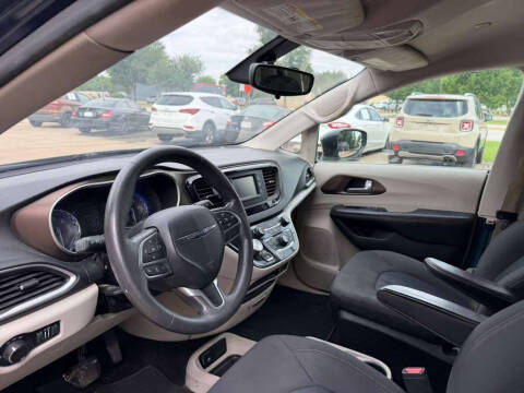 2017 Chrysler Pacifica LX