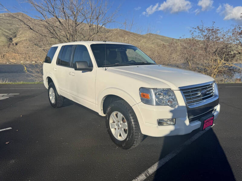 2010 Ford Explorer XLT's photo