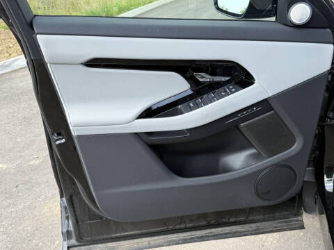 2025 Land Rover Range Rover Evoque P250 Dynamic SE