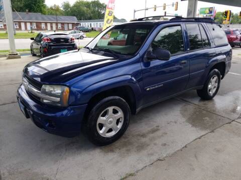 2002 Chevrolet TrailBlazer for sale at SpringField Select Autos in Springfield IL