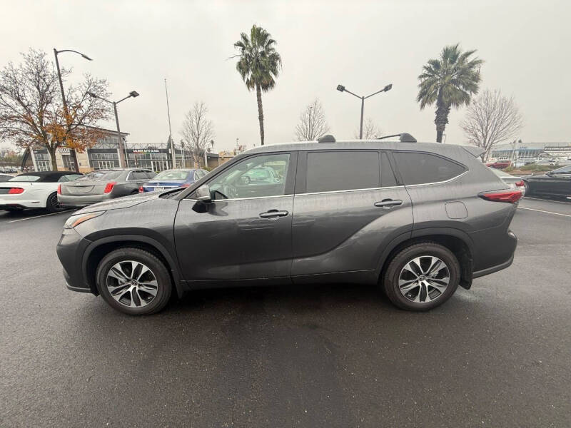 2022 Toyota Highlander Hybrid XLE