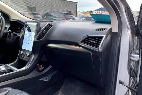 2022 Ford Edge Titanium