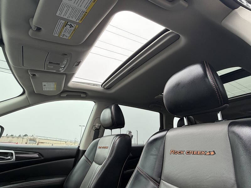 2019 Nissan Pathfinder SL
