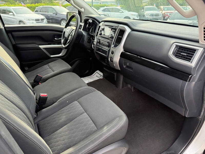 2017 Nissan Titan SV