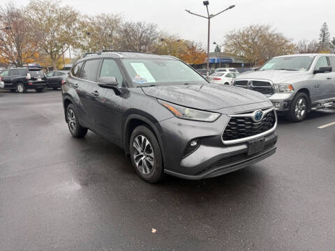 2022 Toyota Highlander Hybrid XLE