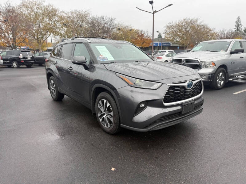 2022 Toyota Highlander Hybrid XLE