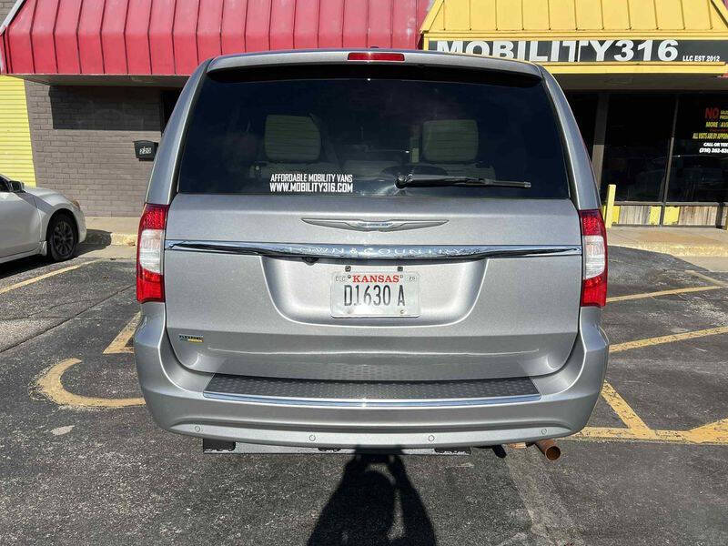 2016 Chrysler Town and Country Touring-L