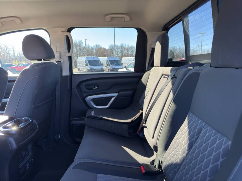 2024 Nissan Titan XD SV