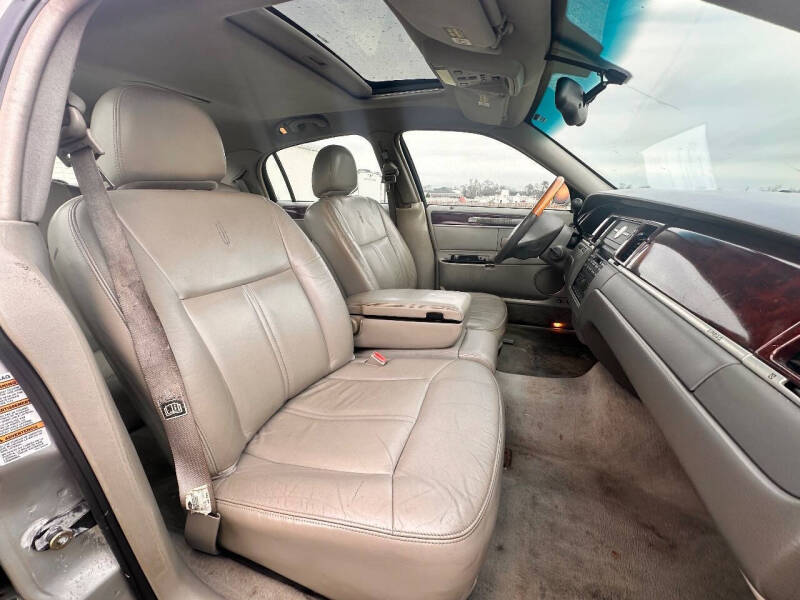 2004 Lincoln Town Car Ultimate