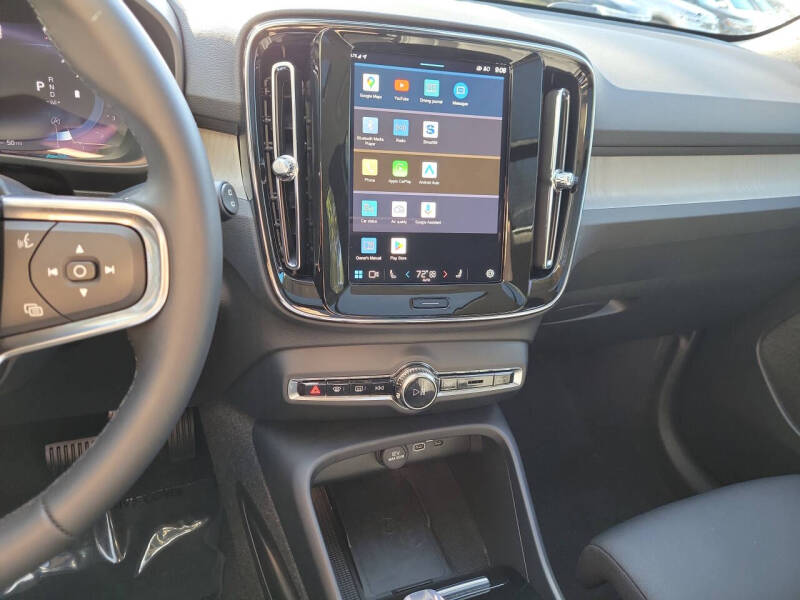 2024 Volvo XC40 B5 Plus Dark Theme