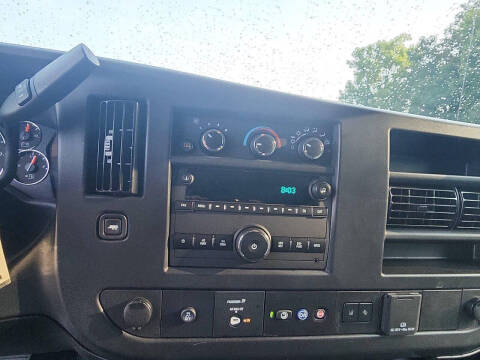 2025 Chevrolet Express LT 3500