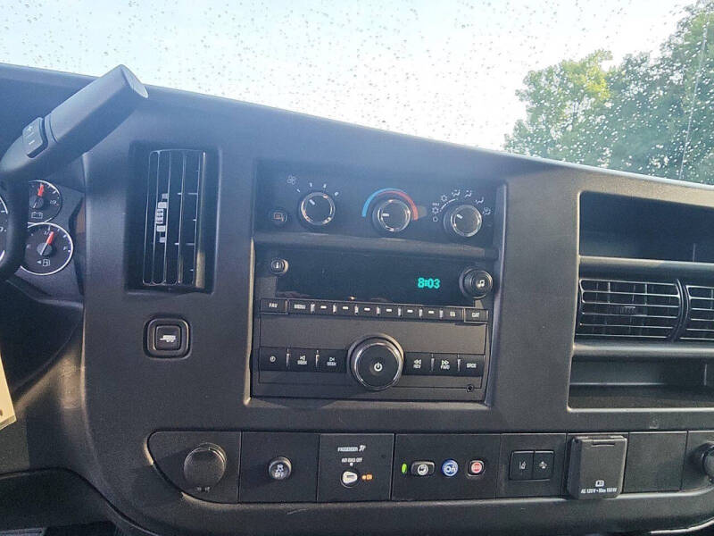 2025 Chevrolet Express LT 3500