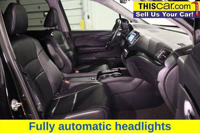 2019 Honda Pilot Touring w/Rear Captain's Chairs