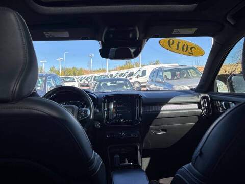 2019 Volvo XC40 T5 R-Design