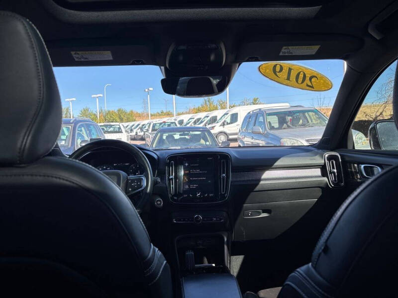 2019 Volvo XC40 T5 R-Design