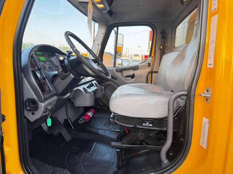 2018 Freightliner M2 106
