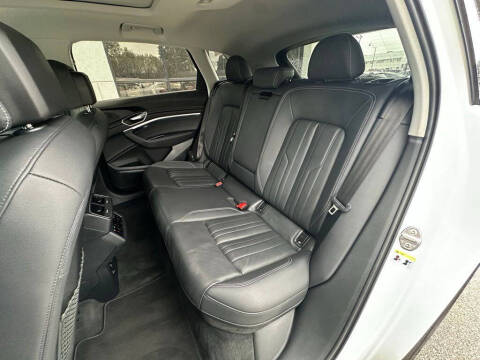 2024 Audi Q8 e-tron quattro Premium Plus