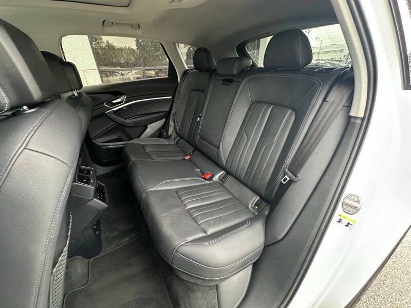 2024 Audi Q8 e-tron quattro Premium Plus