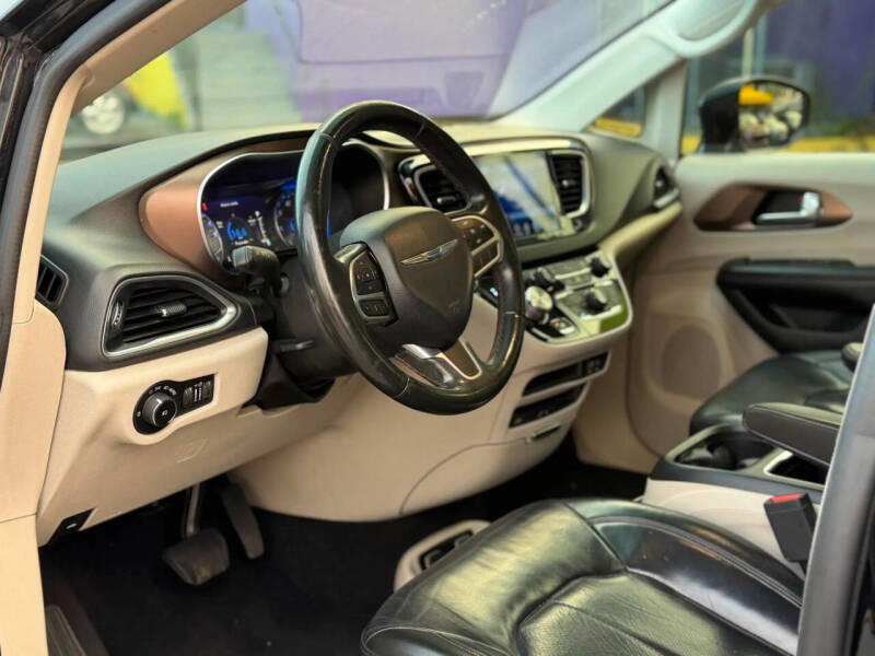 2017 Chrysler Pacifica Touring-L Plus