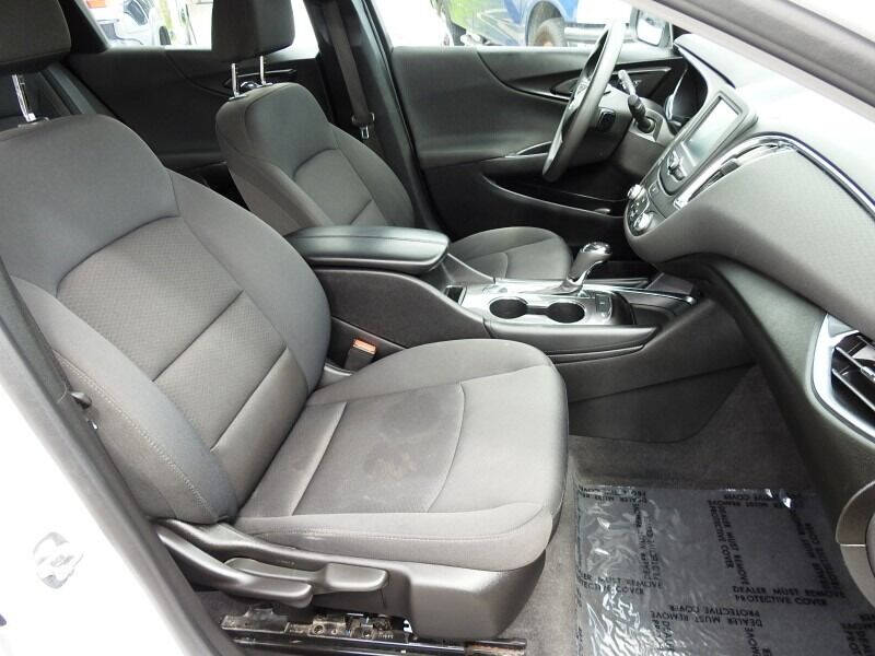 2018 CHEVROLET Malibu Sedan - $14,000