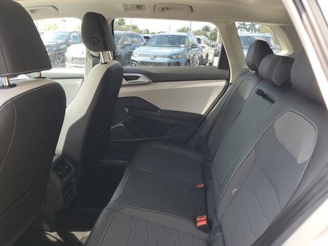 2025 Volkswagen Taos SE