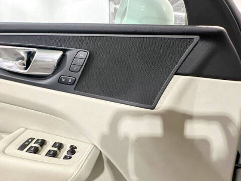 2021 Volvo XC60 T5 Momentum