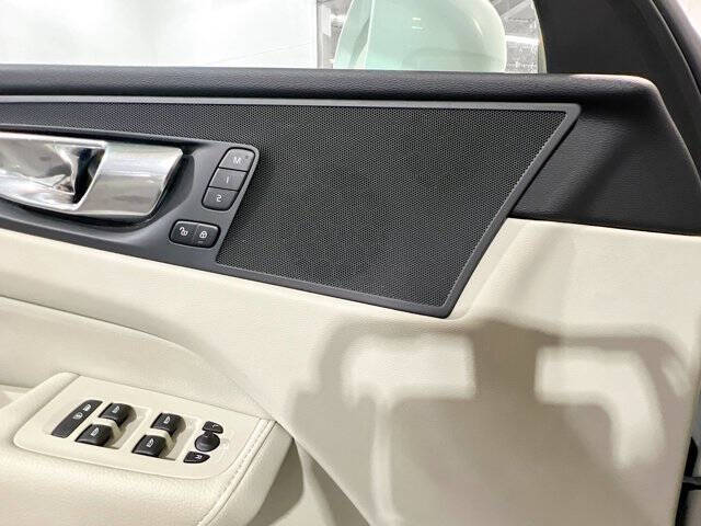 2021 Volvo XC60 T5 Momentum