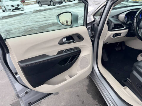 2020 Chrysler Pacifica Touring L