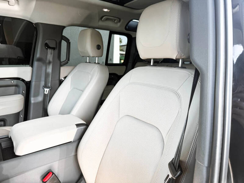 2023 Land Rover Defender 110 SE