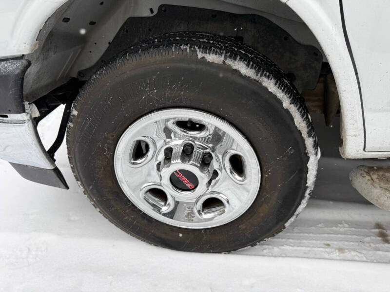 2023 GMC Savana 2500