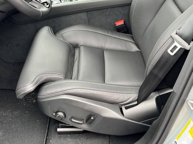 2026 Volvo XC60 B5 Ultra Black Edition