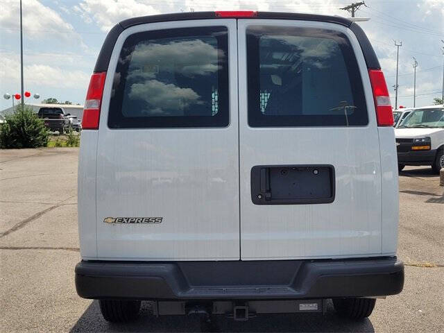 2025 Chevrolet Express 2500