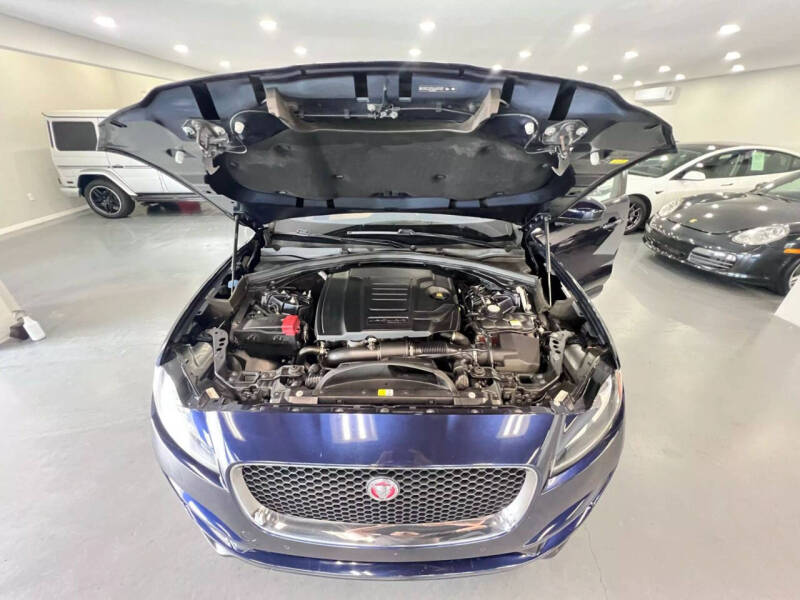 2018 Jaguar F-PACE 25t Premium