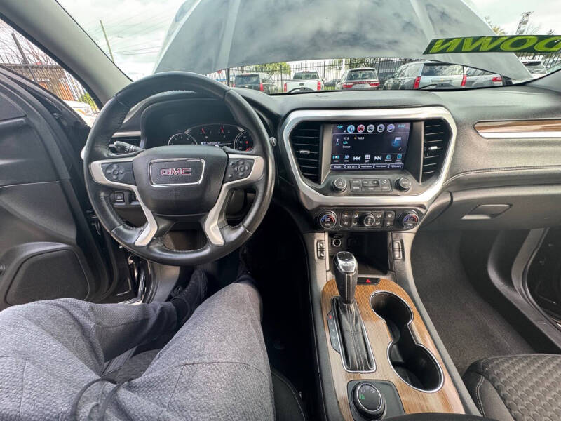 2017 GMC Acadia SLE-2