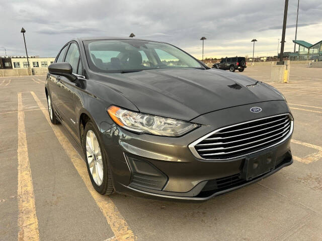 2019 Ford Fusion Hybrid SE photo 1