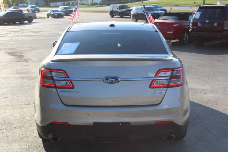 2017 Ford Taurus SEL