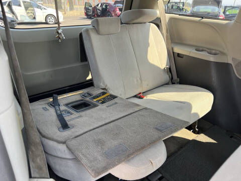 2011 Toyota Sienna LE 7-Passenger Auto Access Seat