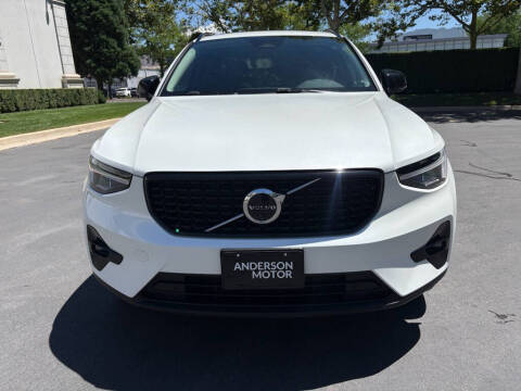 2025 Volvo XC40 B5 Plus Dark Theme