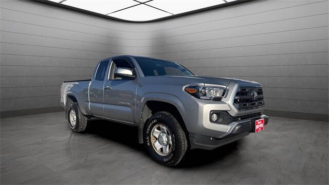2017 Toyota Tacoma SR5's photo
