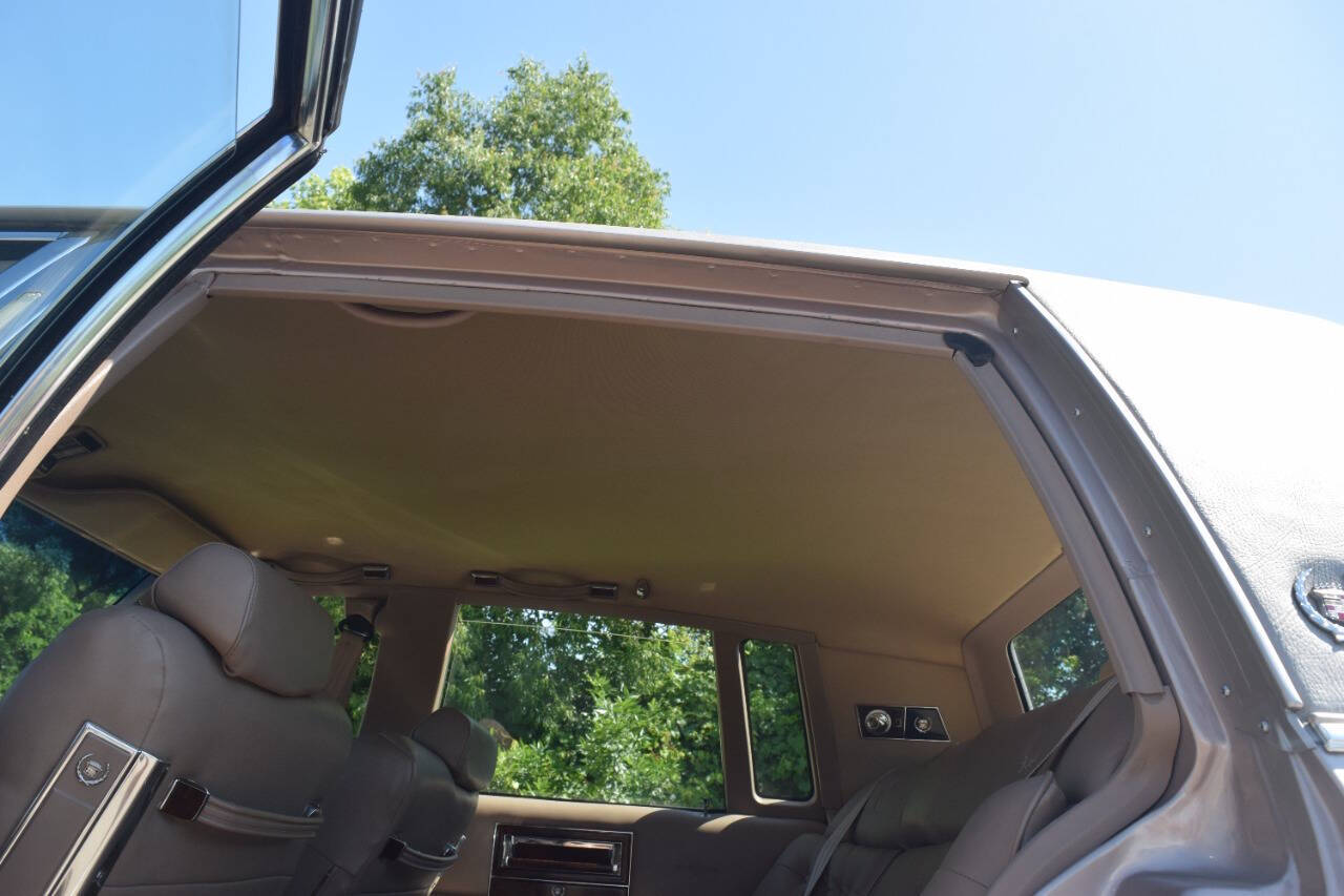 1991 Cadillac Brougham 133