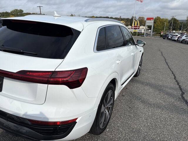 2024 Audi Q8 e-tron quattro Premium Plus