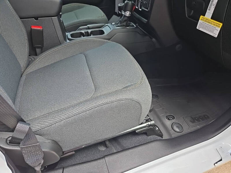 2025 Jeep Gladiator Sport