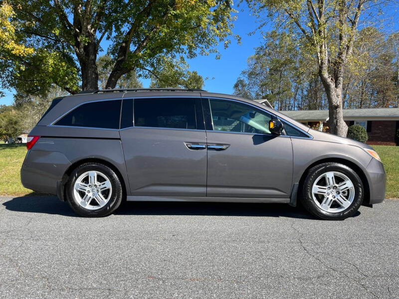 2011 Honda Odyssey Touring photo 10