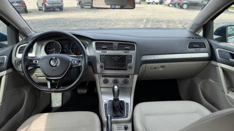 2016 Volkswagen Golf TSI SE