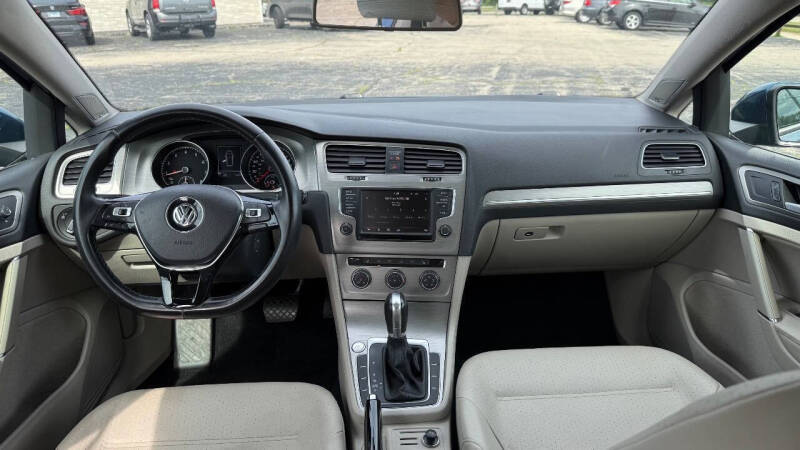 2016 Volkswagen Golf TSI SE